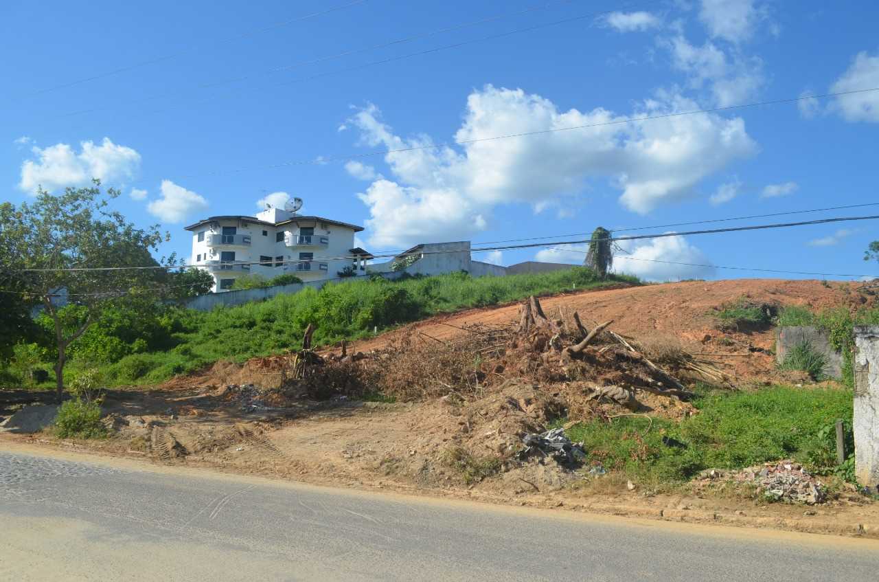 Prefeitura de Camacã abre novas ruas em Bairro